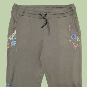 Johnny Was JW Los Angeles Women M Embroidered Cotton Knit Jogger Pants Olive